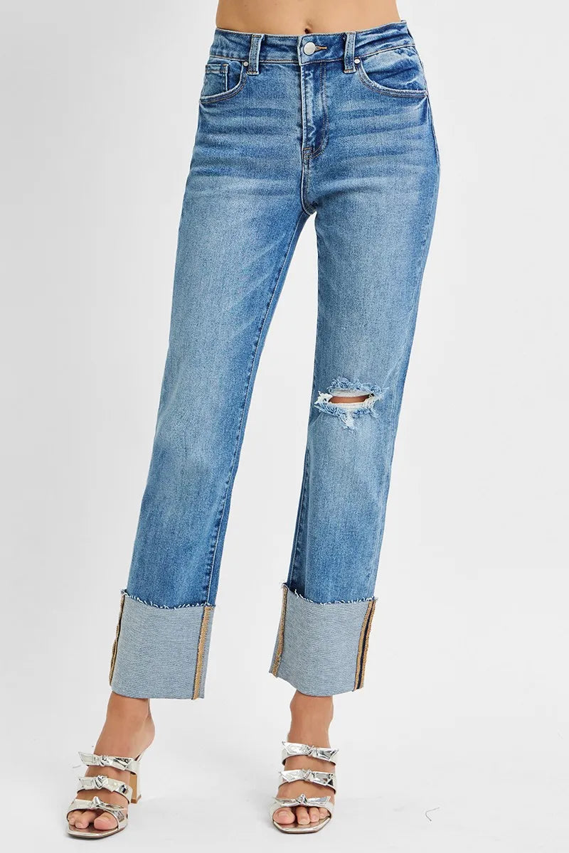 Ankle-length straight jeans with wide cuff close-up – Imperio by Johana