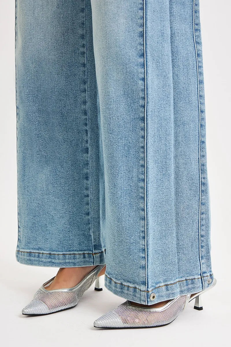 Street style outfit with wide barrel jeans – Imperio by Johana