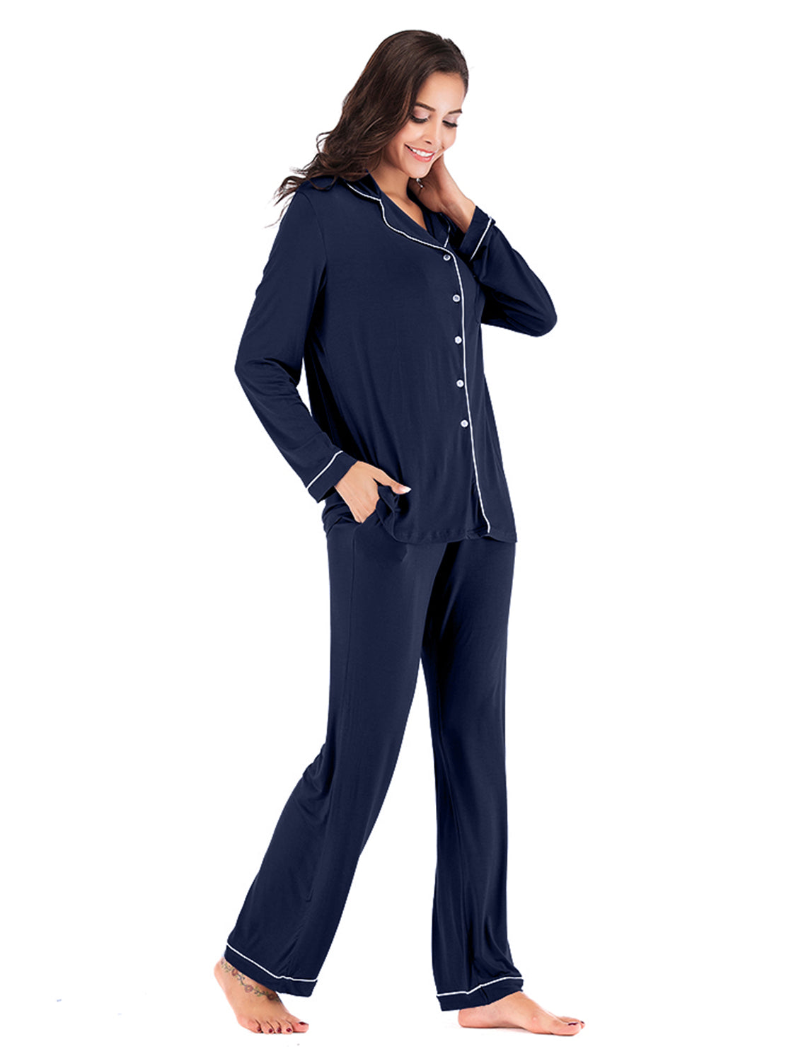 Functional pocket details on the loungewear pants.