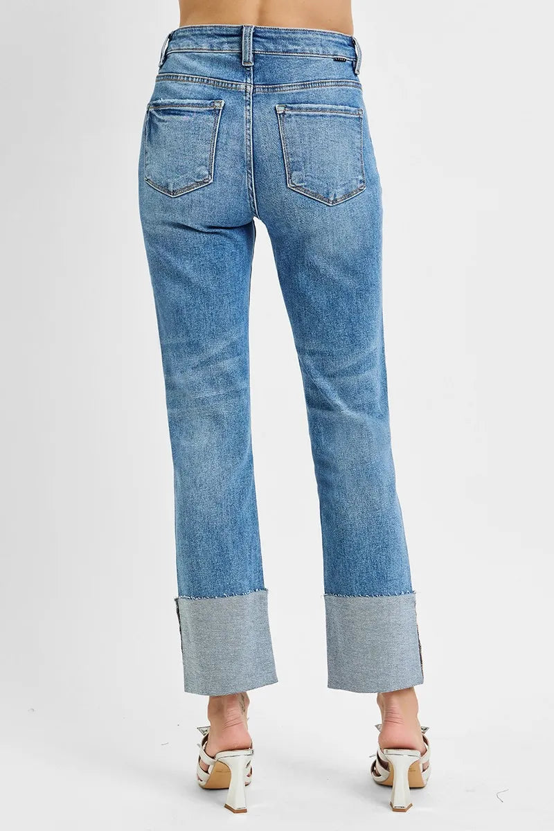 Back view of curvy high-rise straight jeans with pockets – Imperio by Johana