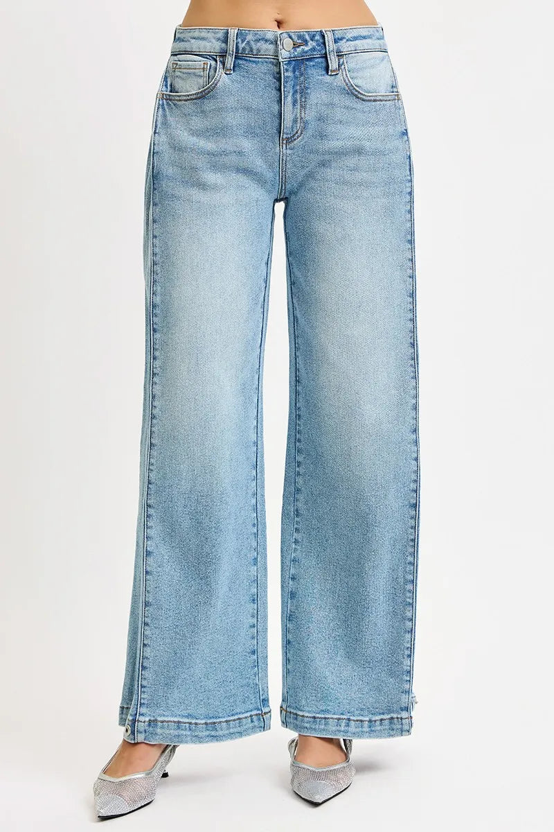 Close-up of snap hem on mid-rise jeans – Imperio by Johana