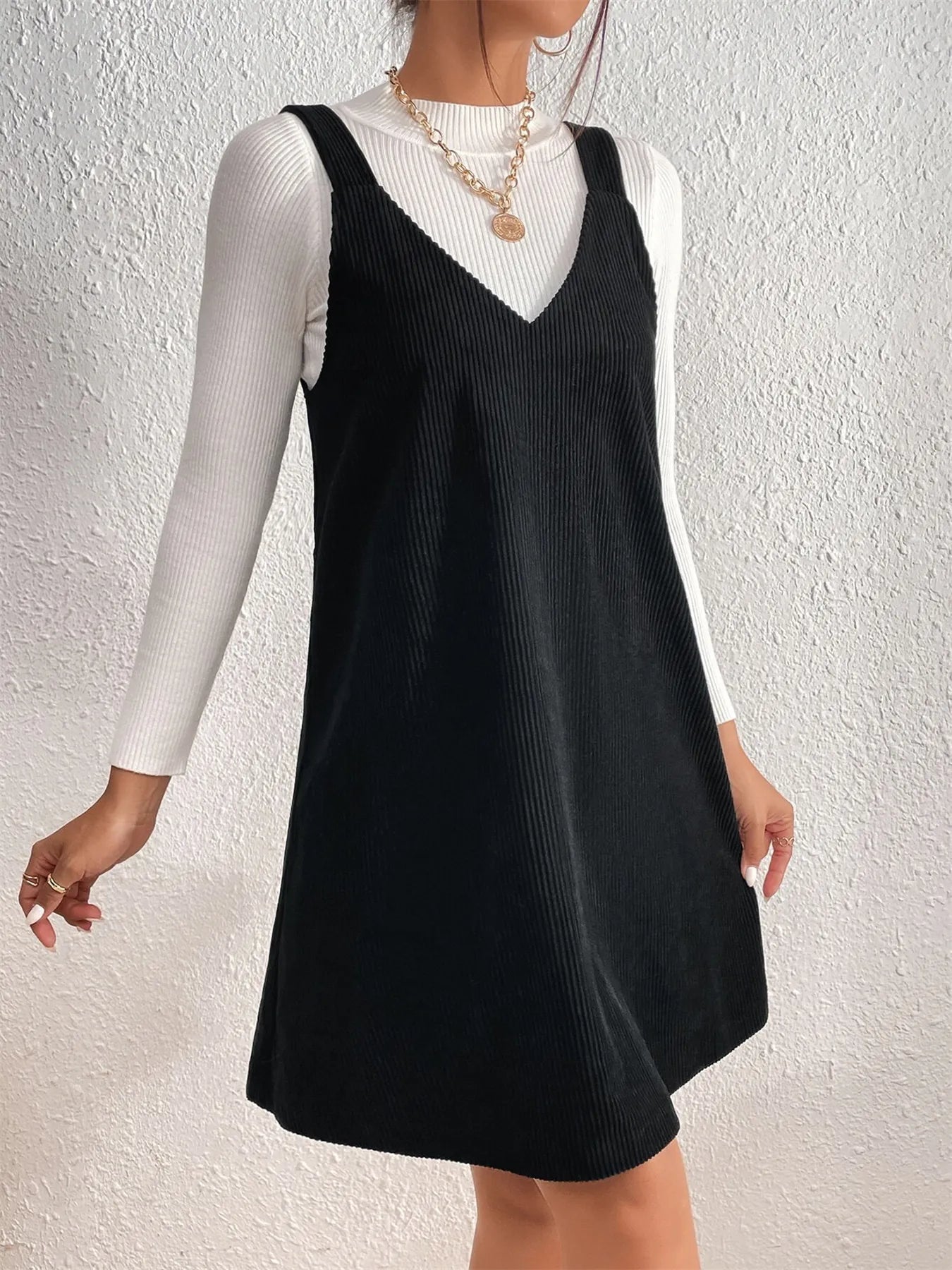 V-neck sleeveless mini dress front view – Imperio by Johana