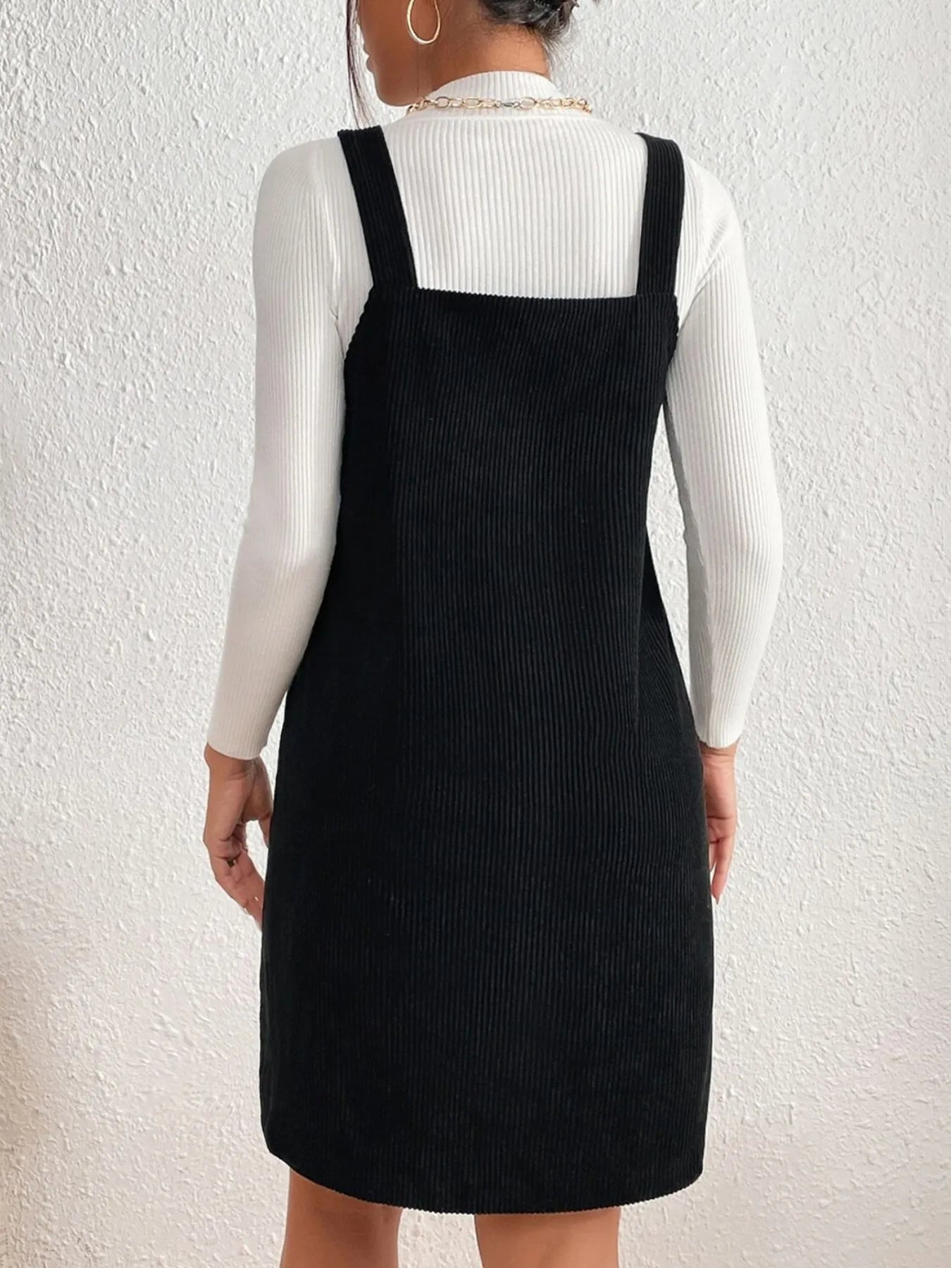 V-neck sleeveless mini dress back view 2 – Imperio by Johana